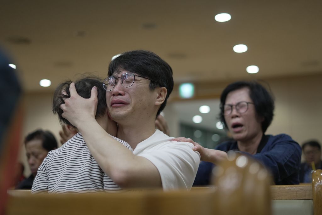 함께 기도하는 모습